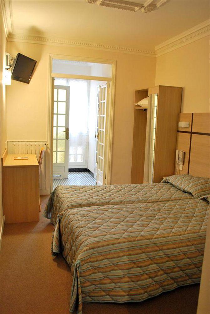 Comfort Hotel Au Firmament Asnieres-Sur-Seine Exterior photo